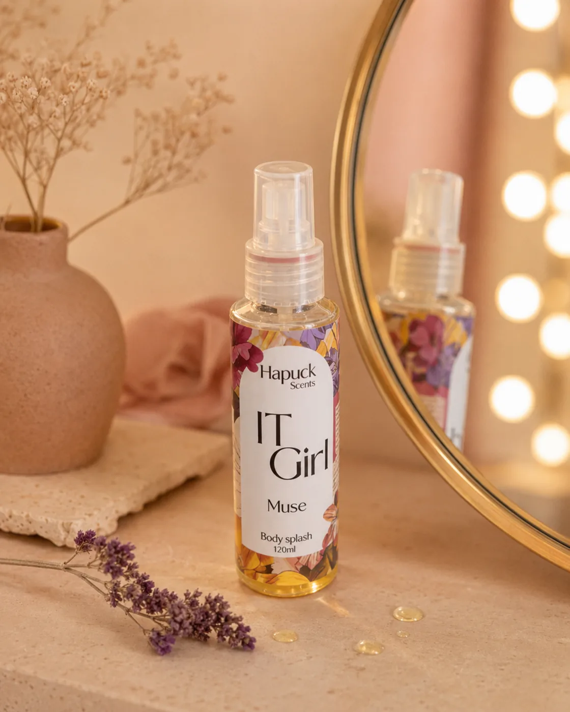Body splash Muse, floral frutado gourmand, acompanha necessaire exclusiva.