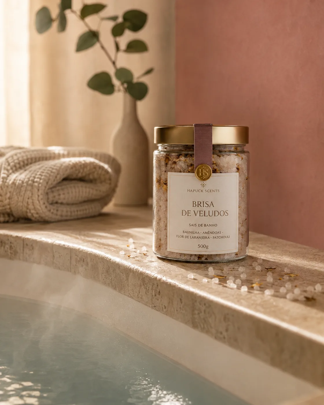 Sais de banho perfumados para relaxamento.